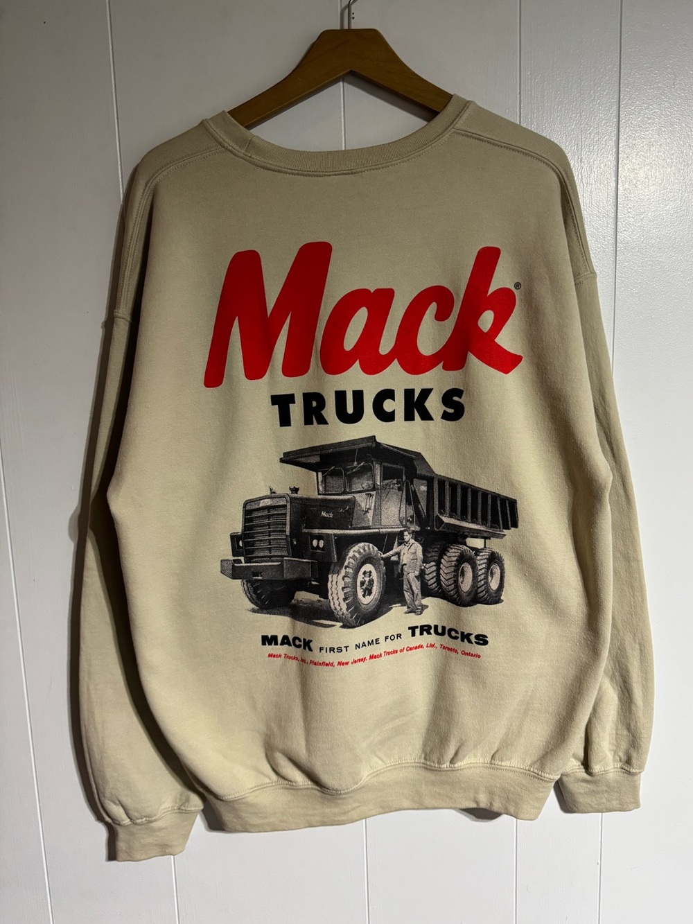 Mack Trucks Cream Crewneck Truck Graphic Sweatshirt Puff Print Red Logo